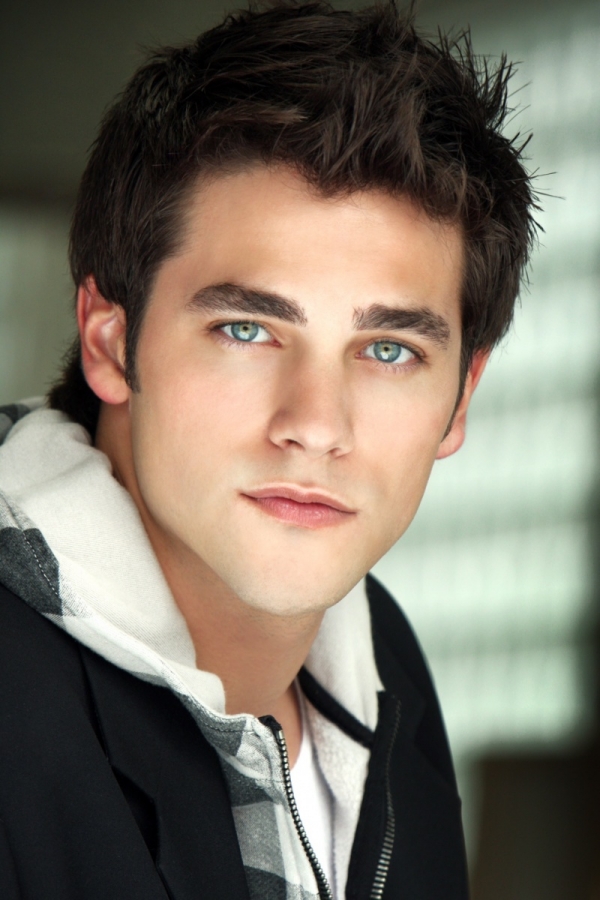 In a candid conference call with NiceGirlsTV, Brant Daugherty shared his insight on his morally conflicted character Noel Kahn on “Pretty Little Liars.